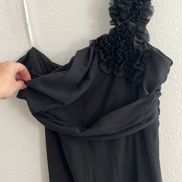 Lulu's Elegant Invite Black Ruffled One-Shoulder Maxi Dress NWT Size Medium - Picture 8 of 11